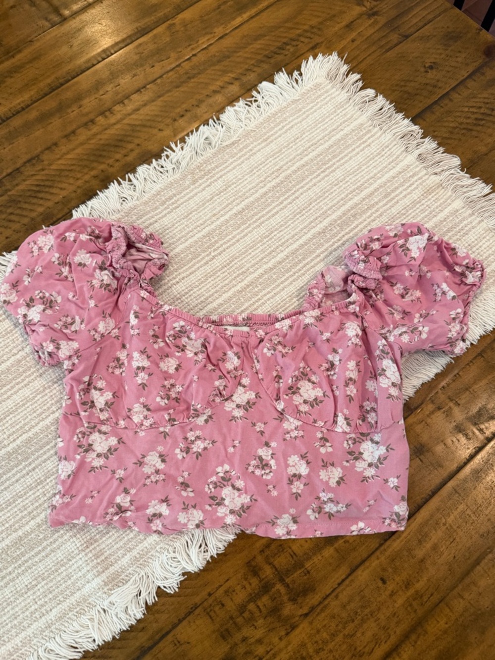 Hollister Pink Floral Puff-Sleeve Cropped Top